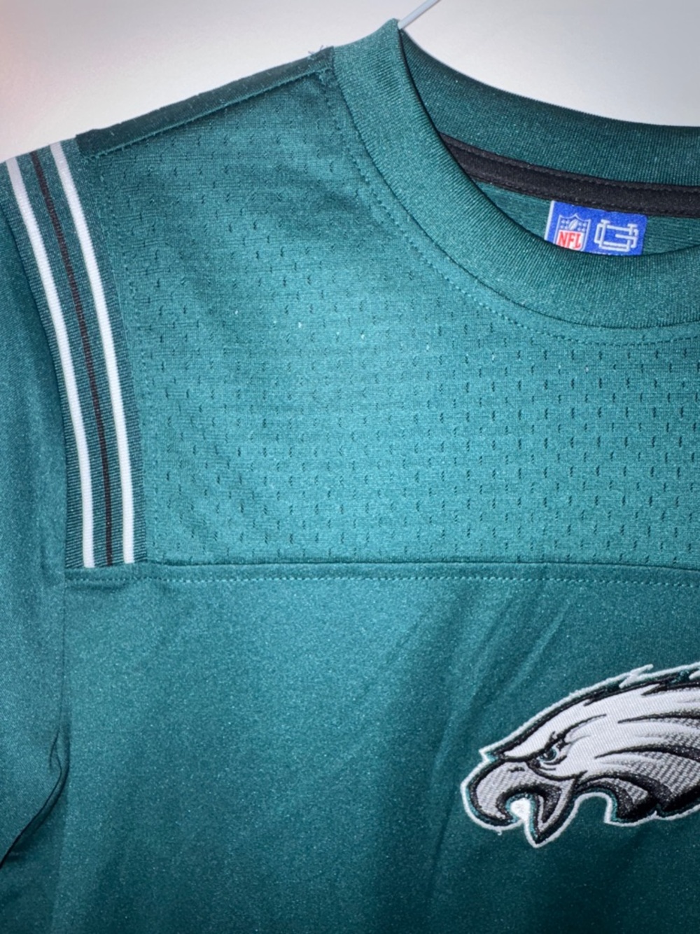 NFL Green Philadelphia Eagles Short-Sleeve Tee with Team Logo - Picture 4 of 5